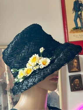 Vintage Black Woven Hat with Yellow and White Daisy Detail